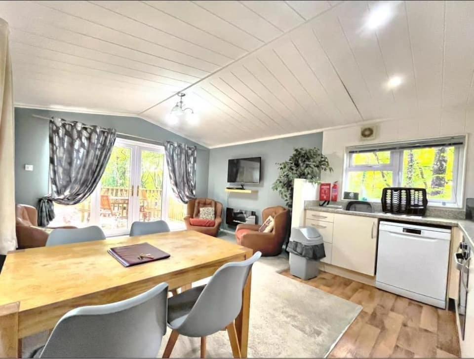 Woodland View -Hot Tub-Tenby-Carmarthen-סנט קלירס מראה חיצוני תמונה