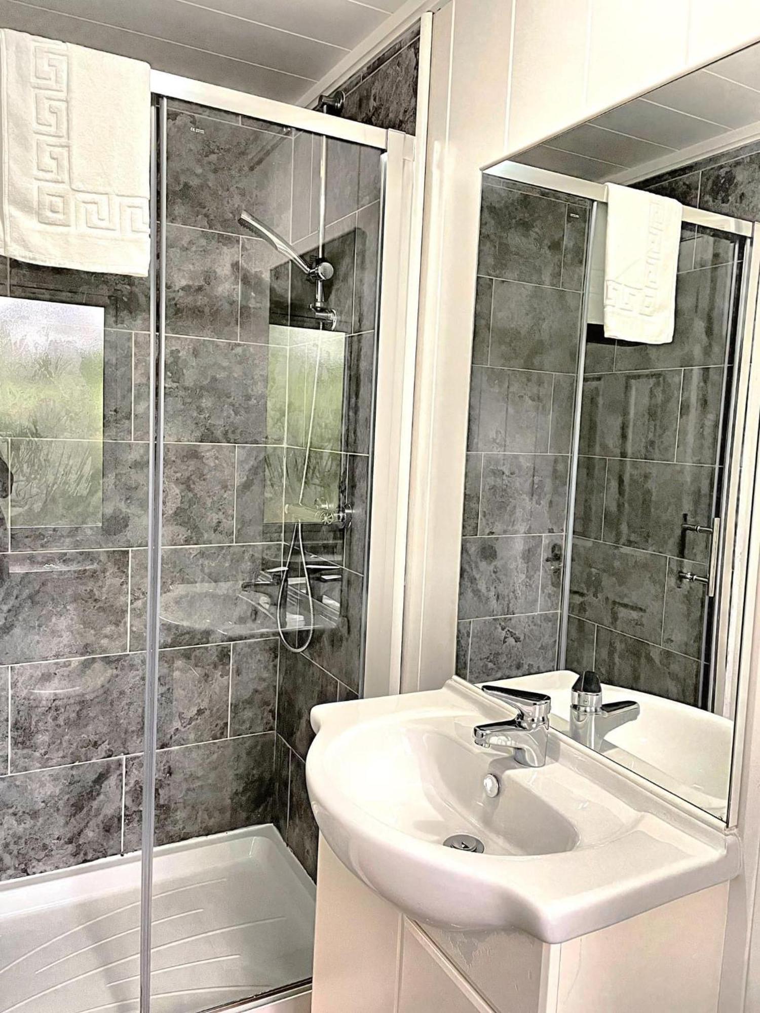 Woodland View -Hot Tub-Tenby-Carmarthen-סנט קלירס מראה חיצוני תמונה